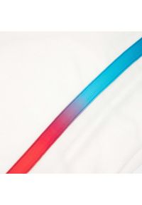 Polo Le Coq Sportif Efro 24 N° 2. Typ kołnierza: polo. Kolor: biały. Materiał: tkanina, poliester. Wzór: haft, aplikacja