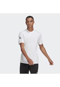 Adidas - Koszulka adidas Squadra 21. Kolor: wielokolorowy, biały, czarny. Materiał: poliester, materiał. Sport: piłka nożna, fitness