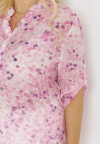 Born2be - Różowa Transparentna Bluzka z Rękawami 3/4 i Rozszerzanym Dołem Jenniffi. Kolekcja: plus size. Kolor: różowy. Sezon: wiosna, lato #3