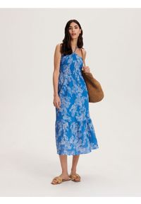 Reserved - Sukienka midi z wiązaniem - niebieski. Kolor: niebieski. Materiał: tkanina, bawełna. Długość: midi