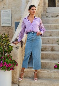 Renee - Fioletowa Koszula Apostoros. Okazja: do pracy, na spotkanie biznesowe, na co dzień. Typ kołnierza: kołnierzyk klasyczny. Kolor: fioletowy. Materiał: koronka, jeans. Styl: klasyczny, casual, biznesowy #5