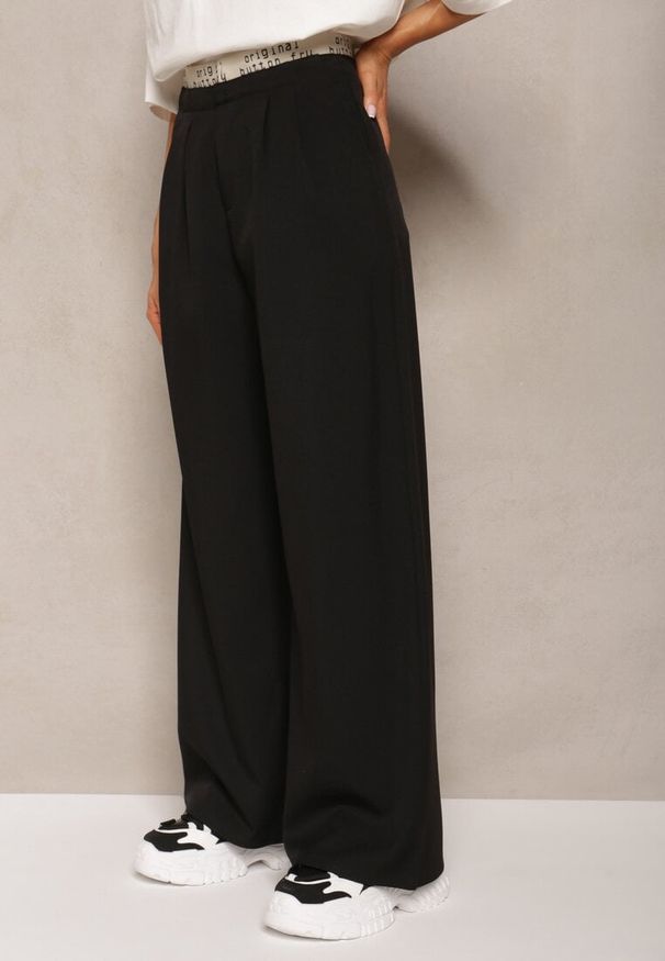 Renee - Czarne Szerokie Spodnie w Stylu Garniturowym High Waist Folara. Okazja: do pracy, na spotkanie biznesowe. Stan: podwyższony. Kolor: czarny. Styl: biznesowy