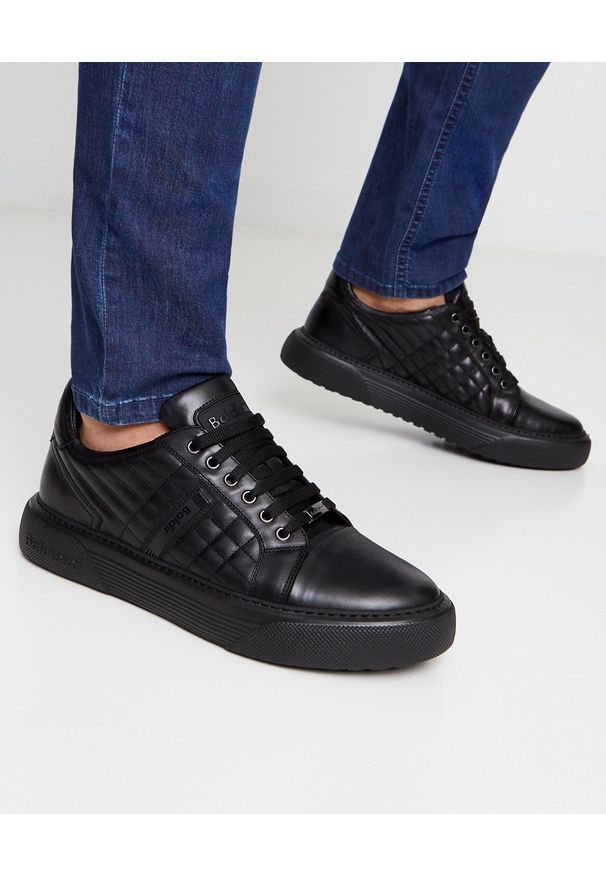 Baldinini - BALDININI - Czarne sneakersy skórzane. Okazja: na co dzień. Zapięcie: sznurówki. Kolor: czarny. Materiał: skóra. Szerokość cholewki: normalna. Wzór: napisy