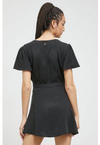 Superdry sukienka kolor czarny mini rozkloszowana. Kolor: czarny. Materiał: tkanina. Długość rękawa: krótki rękaw. Długość: mini