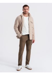 Ombre Clothing - Spodnie męskie materiałowe REGULAR z kieszeniami cargo - oliwkowe V2. Kolor: oliwkowy. Materiał: materiał