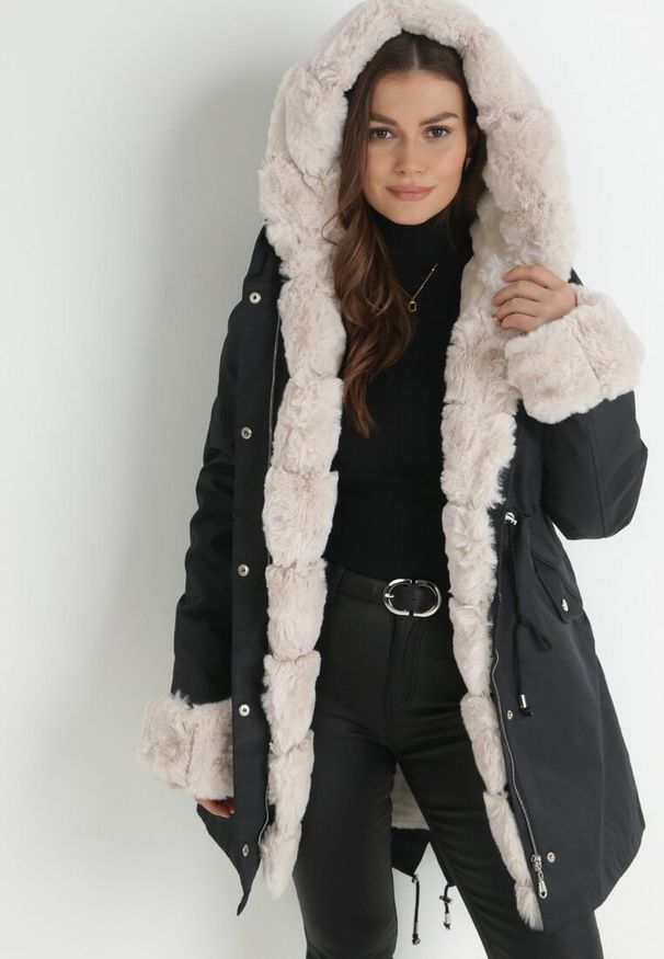 Born2be - Czarno-Beżowa Kurtka Parka z Futerkiem Koni. Kolor: czarny. Materiał: futro. Sezon: zima, jesień