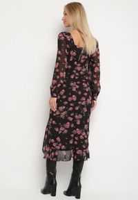 Born2be - Czarno-Różowa Taliowana Sukienka VICES z Falbankami i Bufiastymi Rękawami Aruvita. Okazja: na ślub cywilny, na wesele. Typ kołnierza: kołnierz z falbankami. Kolor: czarny. Materiał: lakier. Typ sukienki: oversize. Styl: klasyczny #4