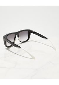 Alexander McQueen - ALEXANDER MCQUEEN - Czarne okulary przeciwsłoneczne z logo. Kolor: czarny. Materiał: materiał