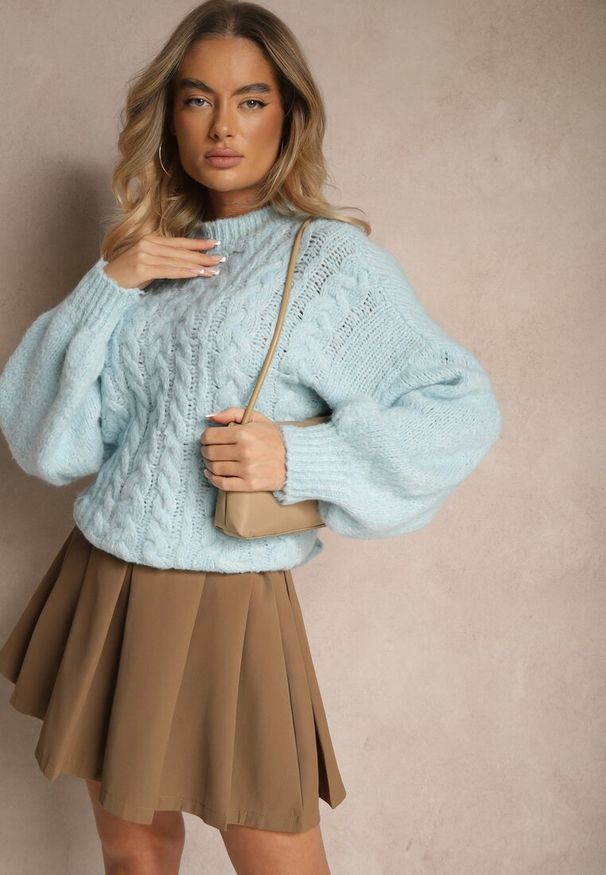 Renee - Niebieski Sweter z Wełną o Eleganckim Warkoczowym Splotem Makkaria. Okazja: na co dzień, na spacer. Kolor: niebieski. Materiał: wełna. Długość rękawa: długi rękaw. Długość: długie. Wzór: ze splotem. Sezon: jesień. Styl: elegancki