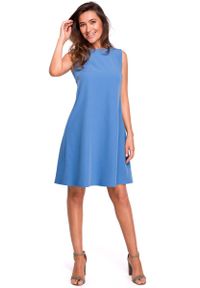MOE - Niebieska Trapezowa Sukienka z Dekoltem na Plecach. Kolor: niebieski. Materiał: poliester, elastan, wiskoza. Typ sukienki: trapezowe