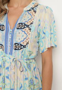 Born2be - Niebieska Wiskozowa Sukienka Boho Zapinana na Guziki z Materiałowym Paskiem w Talii Dimovana. Okazja: na co dzień. Typ kołnierza: dekolt w serek. Kolor: niebieski. Materiał: materiał, wiskoza. Długość rękawa: krótki rękaw. Wzór: aplikacja. Typ sukienki: proste. Styl: boho #2