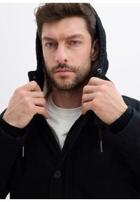 bonprix - Parka zimowa na podszewce z polaru baranka. Typ kołnierza: kaptur. Kolor: czarny. Materiał: polar. Sezon: zima