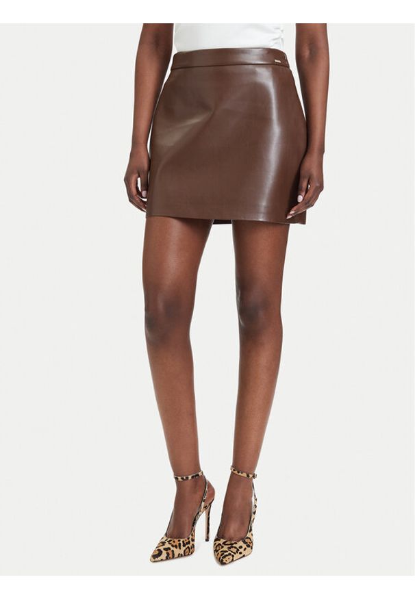 Guess Spódnica z imitacji skóry W6YD09 W2902 Brązowy Regular Fit. Kolor: brązowy. Materiał: skóra