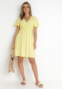 Born2be - Żółta Sukienka z Wiskozy Gulpari. Kolor: żółty. Materiał: wiskoza. Długość: mini