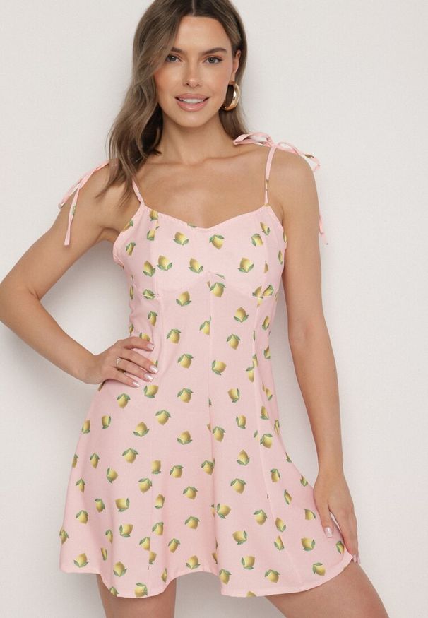Born2be - Różowa Sukienka na Wiązanych Ramiączkach w Cytryny Efrunea. Kolor: różowy. Długość rękawa: na ramiączkach. Sezon: lato. Typ sukienki: rozkloszowane