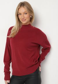 Born2be - Bordowy Golf z Metalicznymi Guzikami Aderlia. Okazja: do pracy, na spotkanie biznesowe, na co dzień. Typ kołnierza: golf. Kolor: czerwony. Materiał: jeans. Styl: biznesowy, elegancki, casual, klasyczny #3