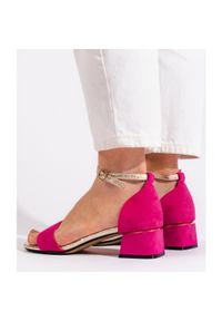 Goodin Fuksjowe sandały damskie na obcasie różowe. Kolor: różowy. Obcas: na obcasie. Wysokość obcasa: średni #4