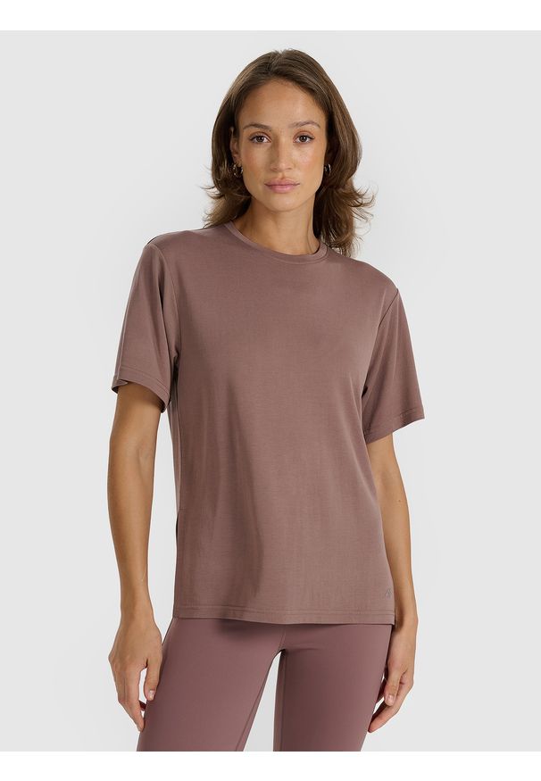 4f - 4F T-shirt oversize z modalem damski - brązowy S. Okazja: na co dzień. Kolor: brązowy. Materiał: poliester, skóra, materiał, jersey. Długość rękawa: krótki rękaw. Długość: krótkie. Wzór: gładki, ze splotem. Styl: klasyczny, casual, sportowy