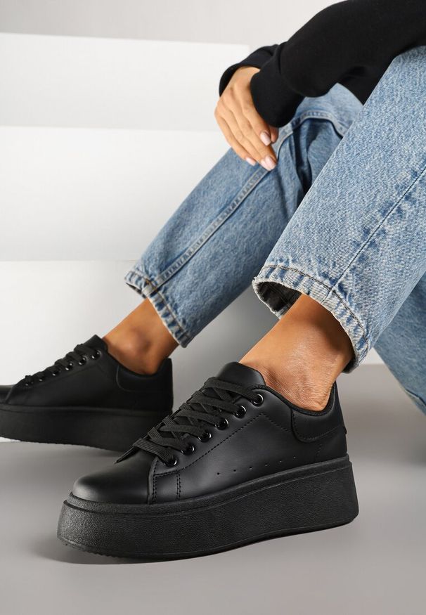 Born2be - Czarne Klasyczne Sneakersy na Grubej Podeszwie Ardisne. Okazja: na co dzień. Zapięcie: sznurówki. Kolor: czarny. Materiał: jeans
