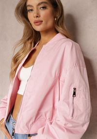 Renee - Różowa Kurtka Bomberka z Zasuwanymi Kieszeniami na Rękawach Jaylianna. Kolor: różowy #3