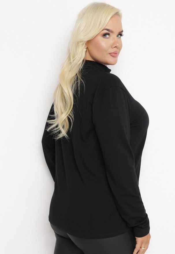 Born2be - Czarna Bluzka z Półgolfem Zdobionym Haftem Tameris. Kolekcja: plus size. Kolor: czarny. Materiał: tkanina, bawełna, materiał. Długość rękawa: długi rękaw. Długość: długie. Wzór: haft, aplikacja