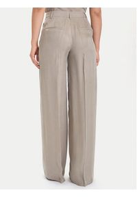 Guess Spodnie materiałowe W5YB02 WH5N2 Beżowy Regular Fit. Kolor: beżowy. Materiał: syntetyk #5