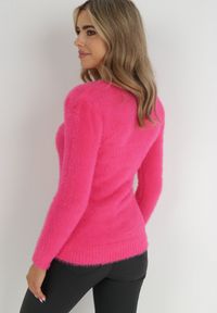 Born2be - Fuksjowy Sweter Wełniany Panaris. Typ kołnierza: dekolt w serek. Kolekcja: plus size. Kolor: różowy. Materiał: wełna. Styl: klasyczny #6