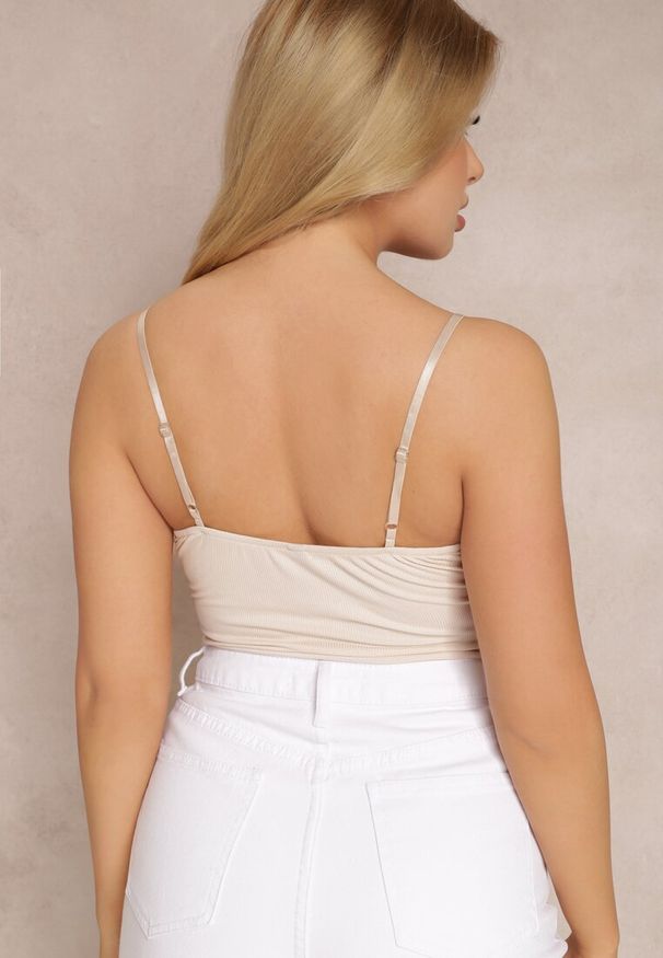 Renee - Jasnobeżowe Body Ethemophis. Kolor: beżowy. Materiał: dzianina, jeans, koronka. Wzór: aplikacja