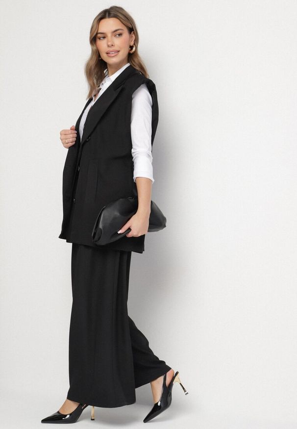 Born2be - Czarny Garniturowy Komplet Długa Kamizelka i Szerokie Spodnie Edivira. Kolor: czarny. Materiał: materiał