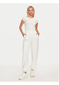Guess T-Shirt V4BI16 KCIV1 Écru Regular Fit. Kolor: kremowy. Materiał: bawełna #5