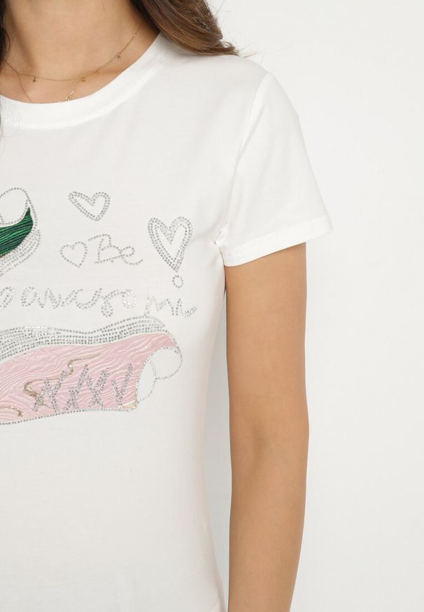 Born2be - Biały Bawełniany T-shirt z Nadrukiem z Cyrkoniami Karissen. Okazja: na co dzień. Kolor: biały. Materiał: bawełna. Wzór: nadruk. Styl: elegancki, casual, klasyczny