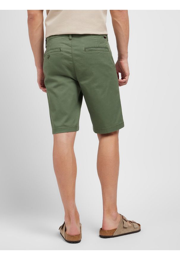 Lee - LEE MĘSKIE SZORTY MATERIAŁOWE LEE REGULAR CHINO SHORT OLIVE GROVE 112351272. Materiał: materiał