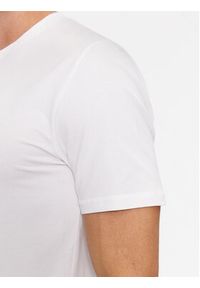 Guess T-Shirt M4RI33 J1314 Biały Slim Fit. Kolor: biały. Materiał: bawełna