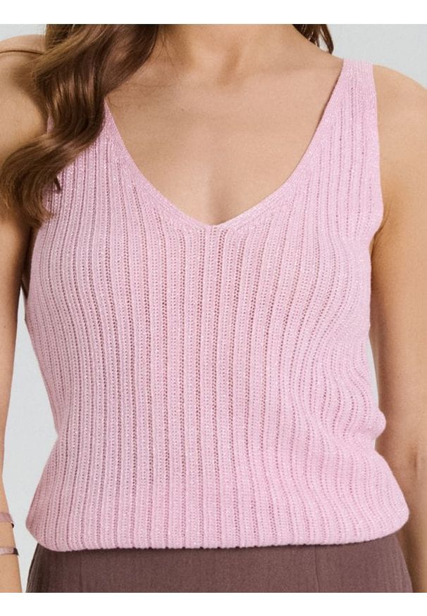 Sinsay - Dzianinowy top z metalizowaną nicią - różowy. Kolor: różowy. Materiał: dzianina