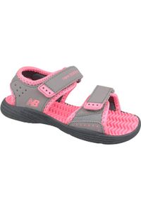 Buty do chodzenia dla dzieci New Balance Poolside. Zapięcie: bez zapięcia. Kolor: różowy. Materiał: materiał, syntetyk