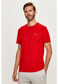 Lacoste - T-shirt TH2038 TH2038-166. Okazja: na co dzień. Kolor: czerwony. Materiał: dzianina. Wzór: gładki, aplikacja. Styl: casual