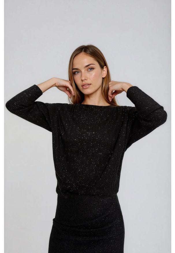 MOODO - Błyszcząca bluzka czarna. Kolor: czarny. Materiał: wiskoza, poliester, elastan