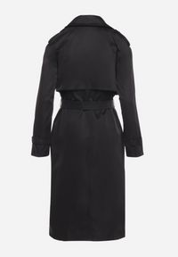 Born2be - Czarny Długi Płaszcz Trencz o Klasycznym Fasonie z Paskiem Nasde. Okazja: na co dzień. Kolor: czarny. Materiał: jeans. Długość: długie. Styl: klasyczny #7