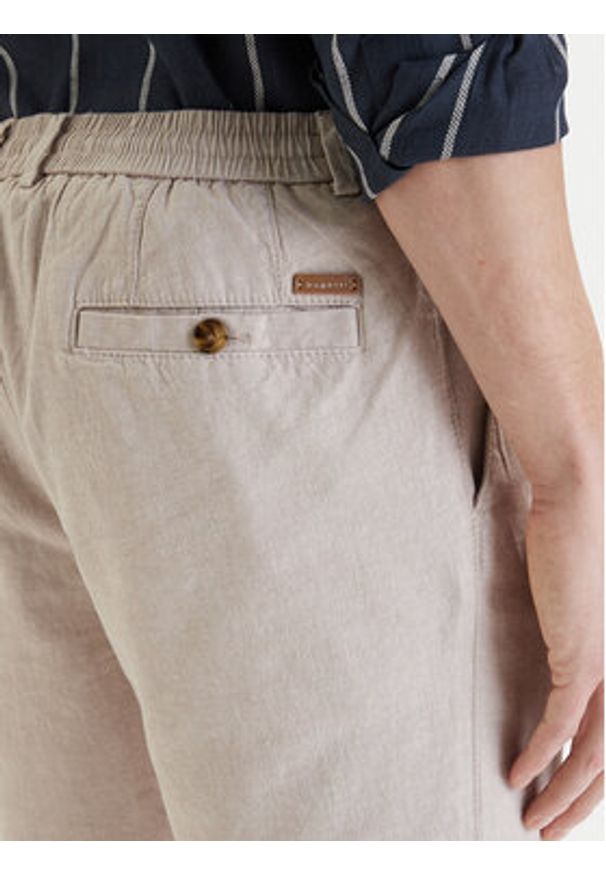 Bugatti Szorty materiałowe 1949-76419C Écru Regular Fit. Kolor: kremowy. Materiał: syntetyk