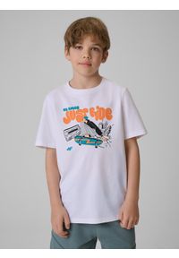 4f - 4F T-shirt regular z nadrukiem chłopięcy - biały 164 (13-14 lat). Okazja: na co dzień. Kolor: biały. Materiał: materiał, bawełna, skóra, dzianina. Wzór: nadruk. Sezon: lato. Styl: klasyczny, casual #1