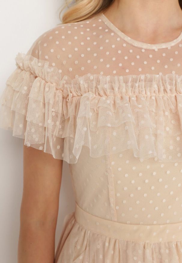 Born2be - Beżowa Sukienka z Przezroczystego Materiału Rozkloszowana Ozdobiona Koronką Pela. Okazja: na co dzień. Kolor: beżowy. Materiał: materiał, koronka. Długość rękawa: krótki rękaw. Wzór: aplikacja, koronka. Typ sukienki: proste, rozkloszowane. Styl: klasyczny, casual