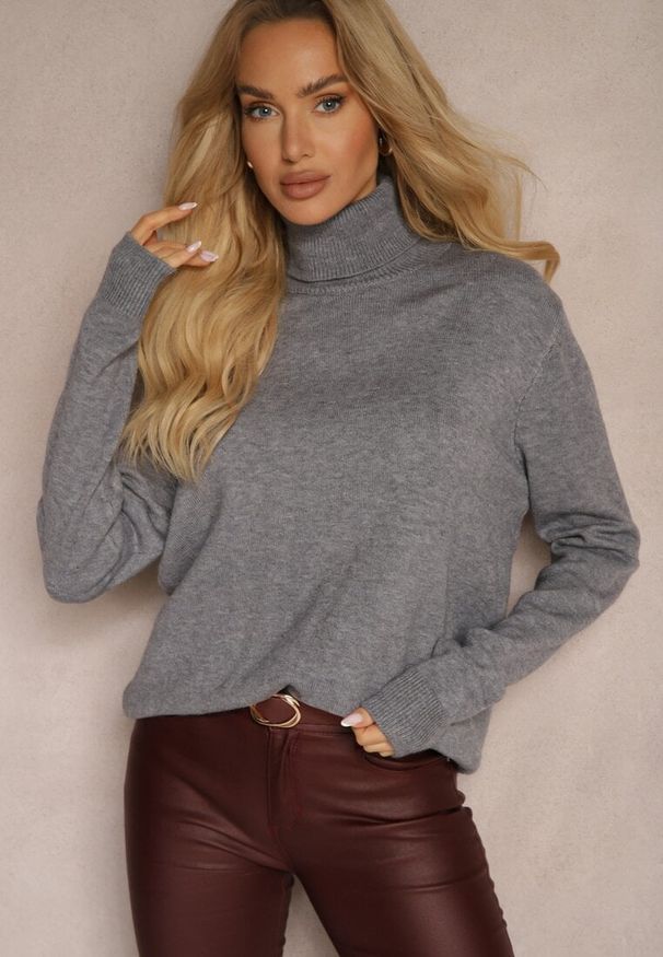 Renee - Szary Casualowy Golf z Dodatkiem Bawełny i Wiskozy Lerinae. Okazja: na co dzień. Typ kołnierza: golf. Kolor: szary. Materiał: bawełna, wiskoza. Długość rękawa: długi rękaw. Długość: długie. Styl: casual