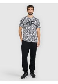 4f - 4F Spodnie dresowe joggery męskie - czarne XXL. Kolor: czarny. Materiał: dresówka. Sport: wspinaczka, turystyka piesza, snowboard #1