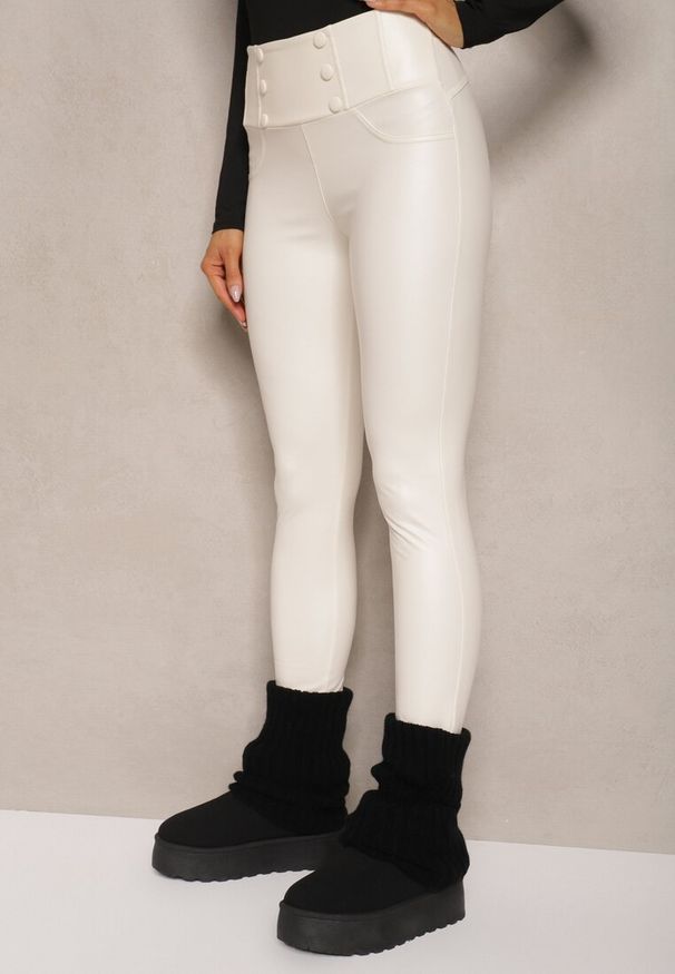 Renee - Białe Legginsy Push-Up z Ekoskóry Ocieplone Polarkiem Alabella. Okazja: na co dzień. Kolor: biały. Materiał: polar. Styl: elegancki, casual