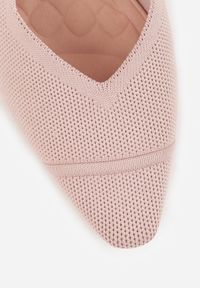 Renee - Różowe Czółenka VICES Soft Fit Slingback na Lakierowanym Słupku z Elastyczną Cholewką Comfort Coromenis. Zapięcie: sprzączka. Kolor: różowy. Materiał: lakier. Szerokość cholewki: normalna. Obcas: na słupku. Styl: elegancki #8