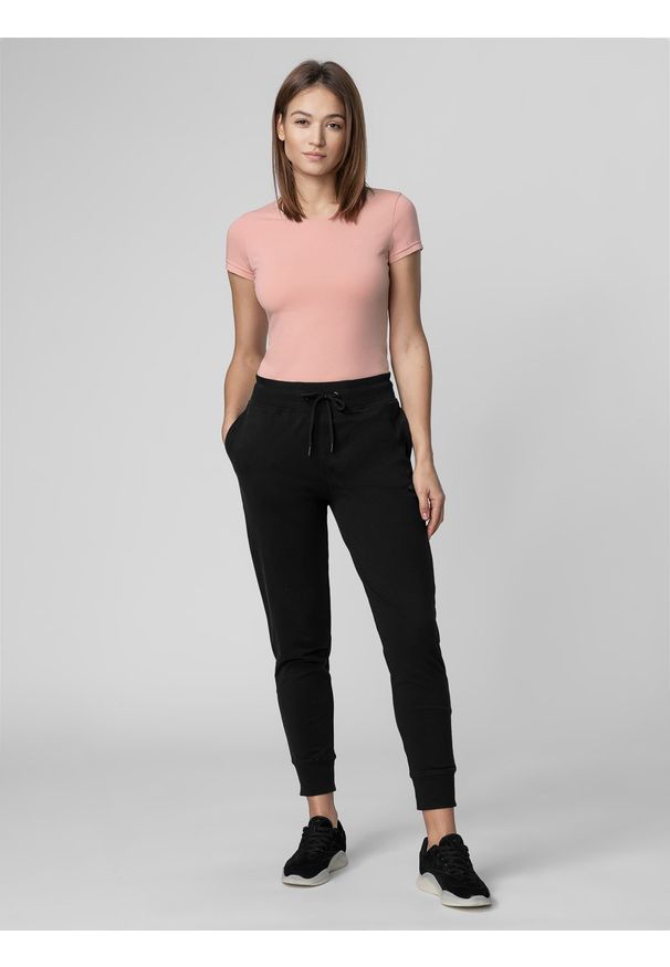 4f - 4F T-shirt slim gładki damski S. Okazja: na co dzień. Kolor: różowy. Materiał: elastan, bawełna. Długość rękawa: krótki rękaw. Długość: krótkie. Wzór: gładki. Styl: wakacyjny, casual, wizytowy