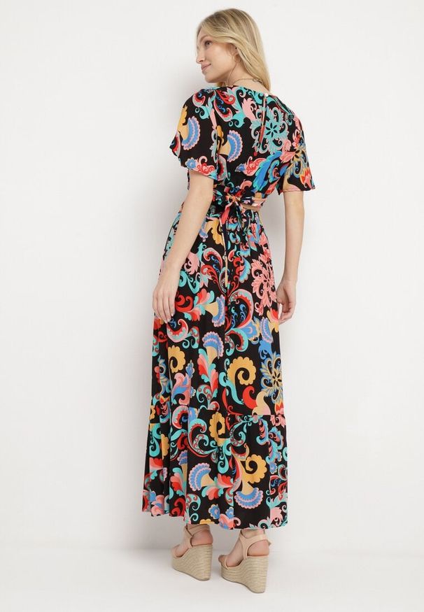 Born2be - Czarny Komplet Krótka Bluzka z Kopertowym Dekoltem Spódnica z Gumką w Pasie Binesta. Kolor: czarny. Materiał: jeans, materiał