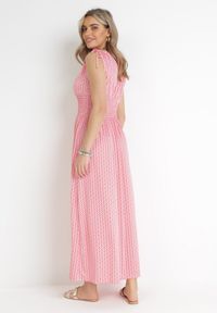 Born2be - Czerwona Rozkloszowana Sukienka z Wiskozy Kahna. Kolor: czerwony. Materiał: wiskoza. Długość rękawa: bez rękawów. Sezon: lato