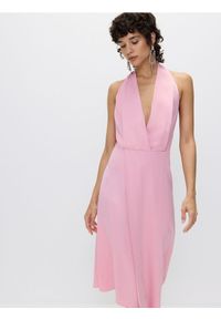 Reserved - Asymetryczna sukienka z odkrytymi plecami - fioletowy. Kolor: fioletowy. Materiał: tkanina, wiskoza. Typ sukienki: asymetryczne #1