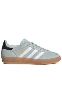 Adidas - Buty młodzieżowe adidas Gazelle Indoor JP8764 - szare. Okazja: na uczelnię. Zapięcie: pasek. Kolor: szary. Materiał: zamsz, materiał, skóra, guma, syntetyk. Szerokość cholewki: normalna. Wzór: aplikacja, paski. Sezon: lato. Model: Adidas Gazelle #1